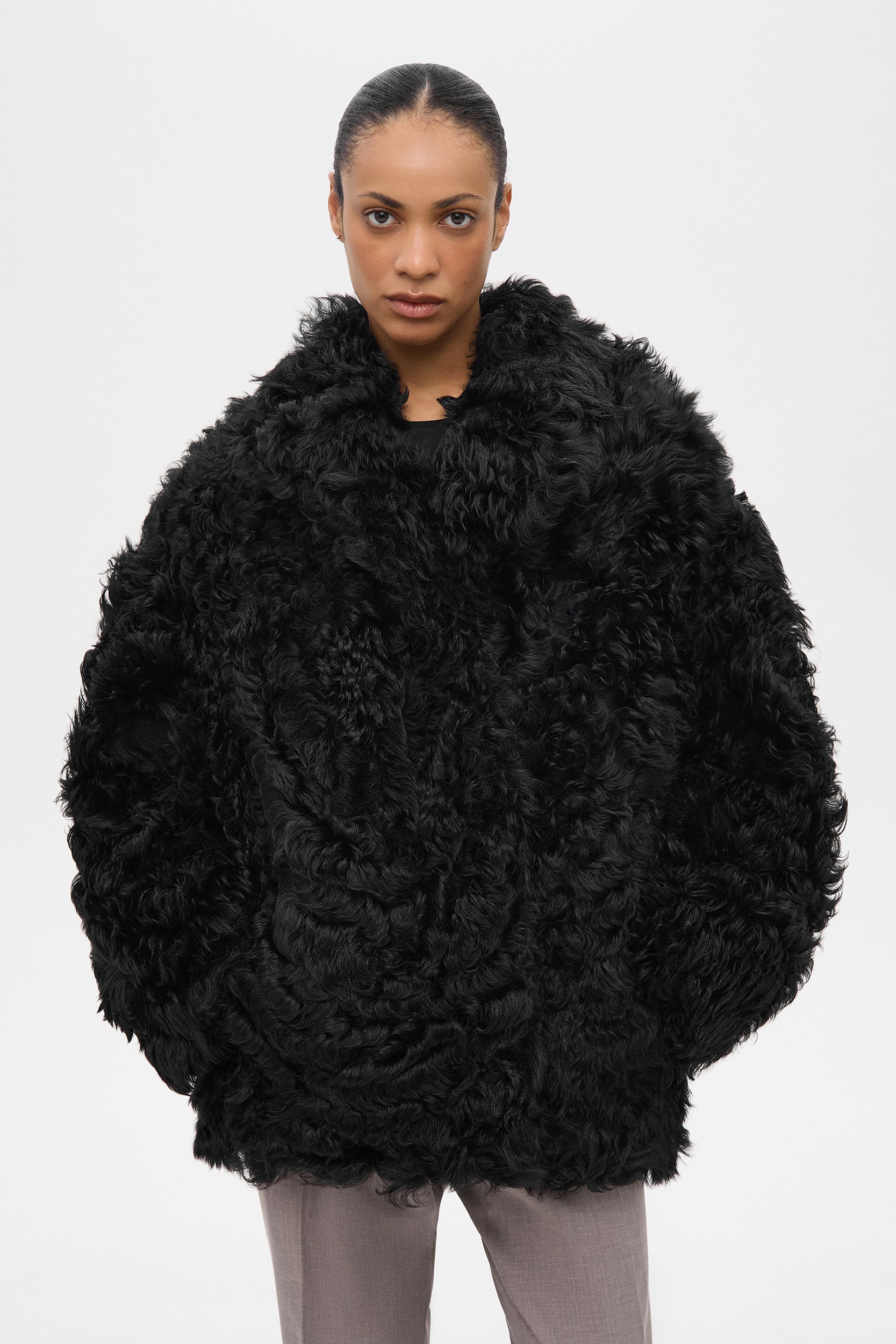 Short shearling coat (1910)