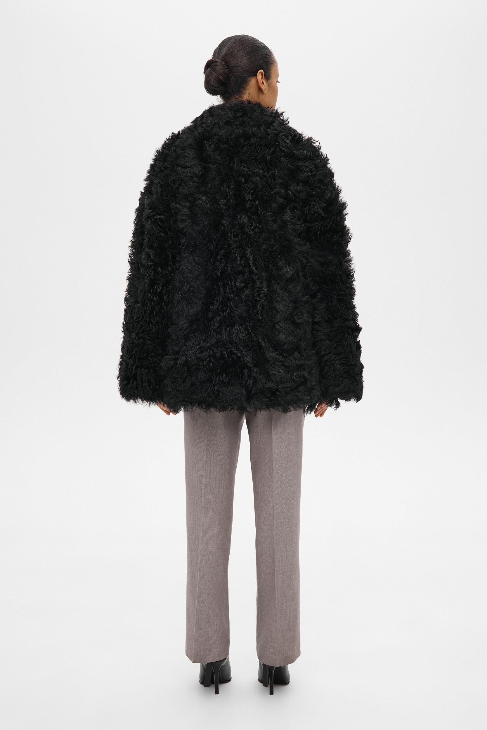Short shearling coat (1910)