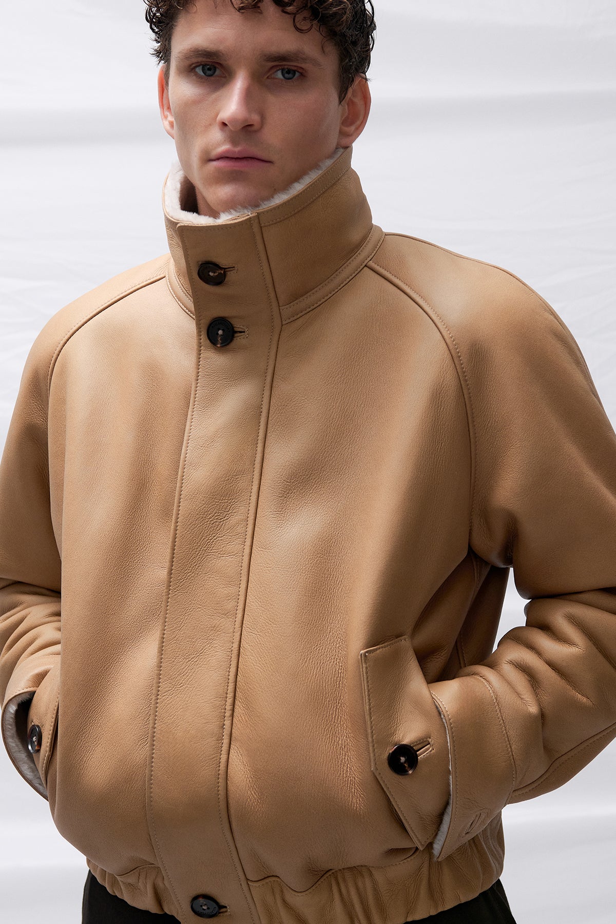 ДУБЛЯНКА З ОВЧИНИ THOM У ТЕМНО-КОРИЧНЕВОМУ