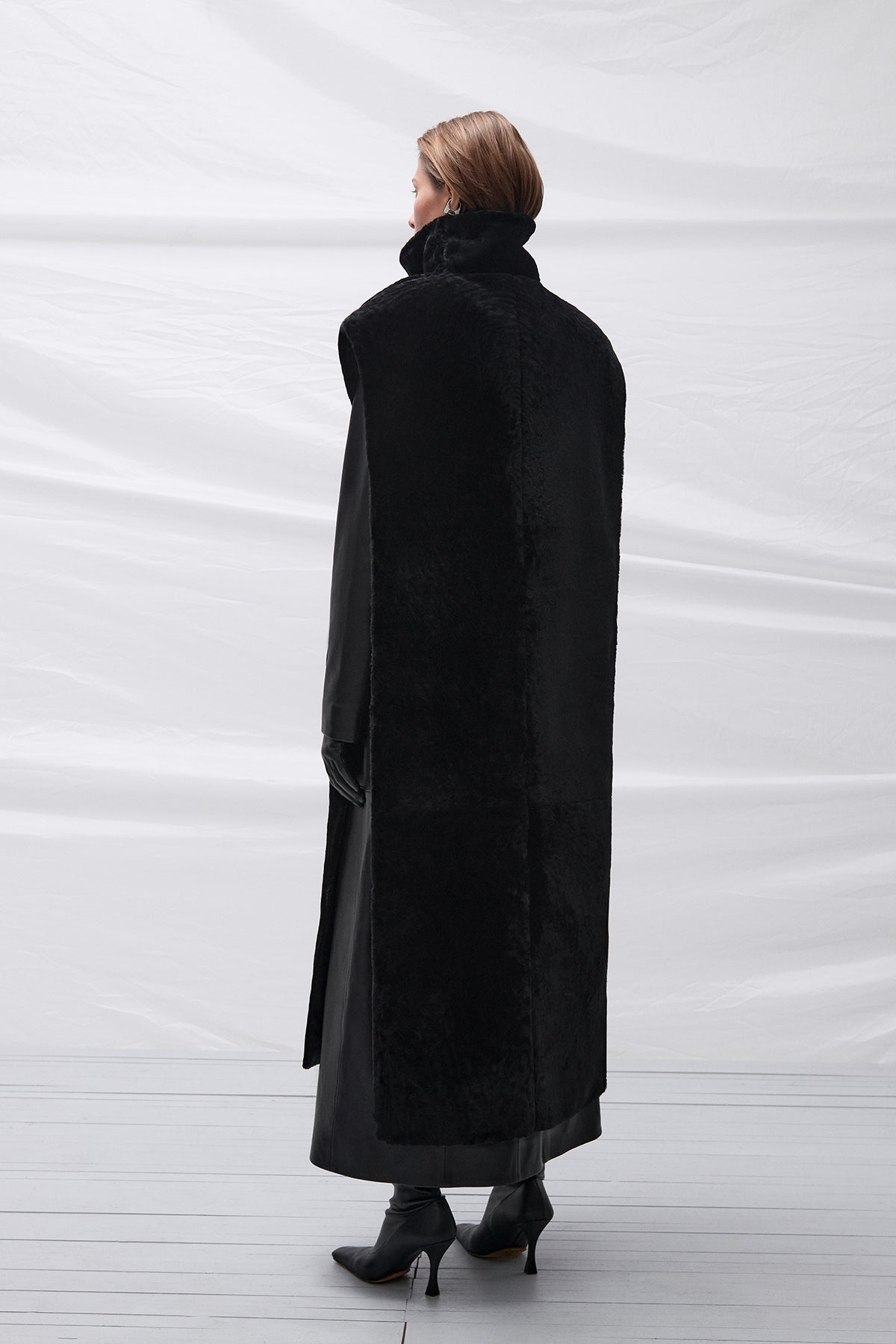 ДУБЛЯНКА З ОВЧИНИ THOM У ТЕМНО-КОРИЧНЕВОМУ